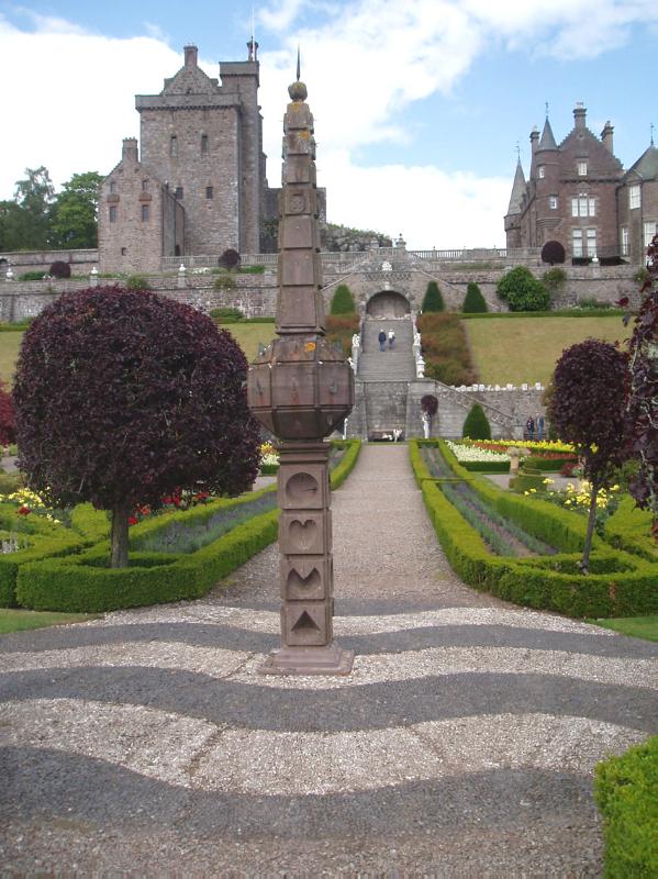 DRUMMOND CASTLE