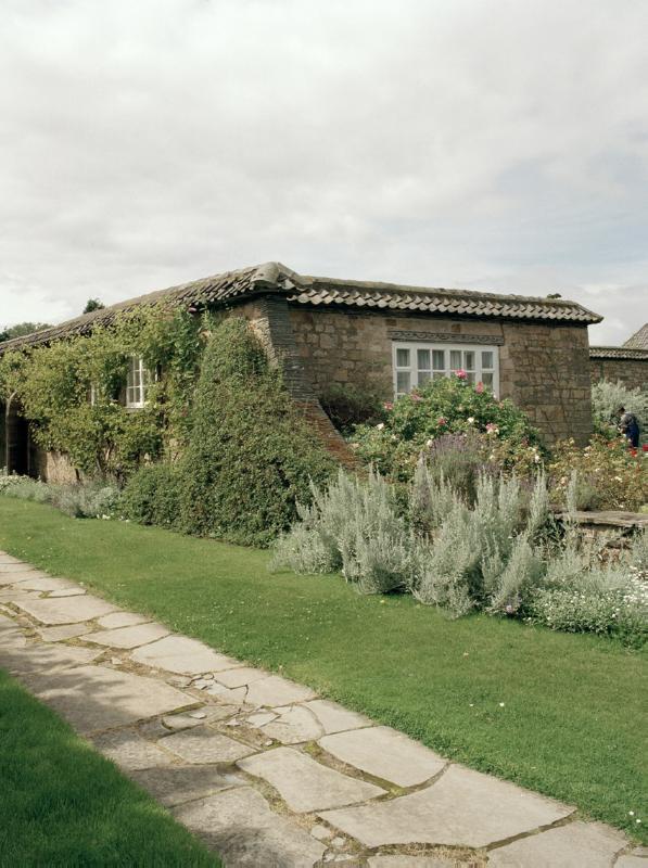 GREY WALLS (HIGH WALLS)