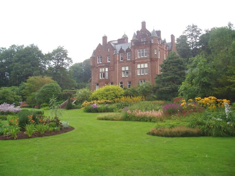 THREAVE GARDENS