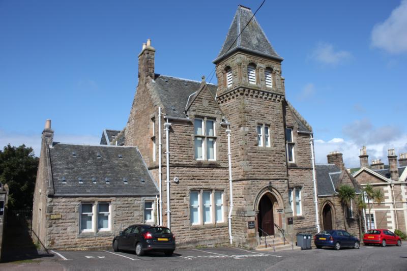Campbeltown Sheriff Court and Justice Of The Peace Court, principal elevation, looking northwest, during daytime with blue sky. 