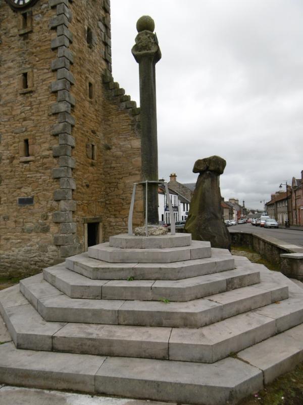 Tolbooth, Market Cross and Clackmannan Stone, Main street, Clackmannan, from west, during daytime, on overcast day with grey sky. 