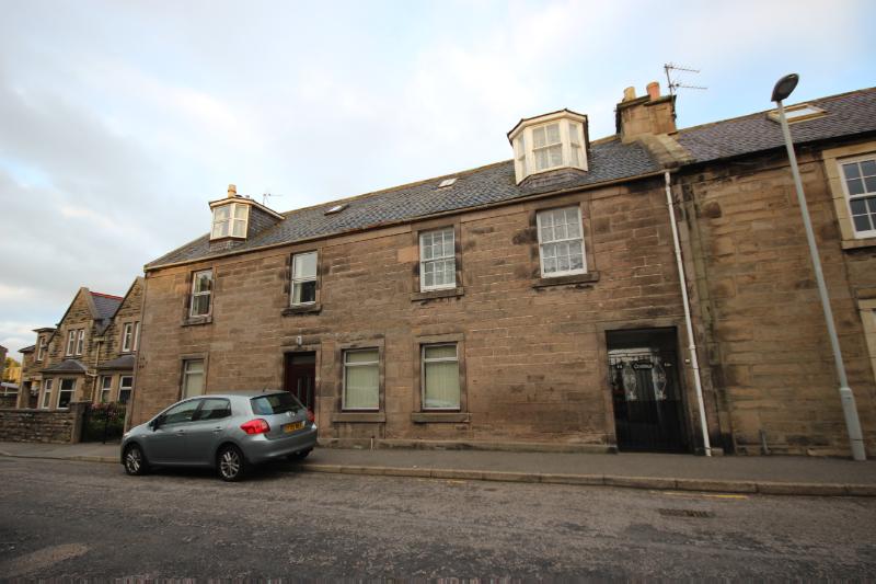 16, 18, and 18A King Street, Elgin, principal elevation, looking east, during daytime, on a cloudy day.