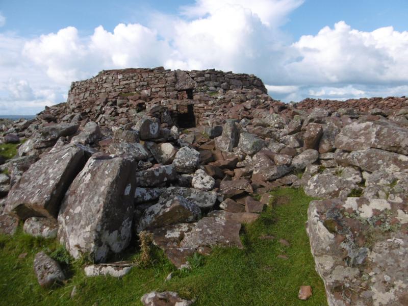 An Dun, broch, Clachtoll, looking west-southwest, on a clear day with blue sky.