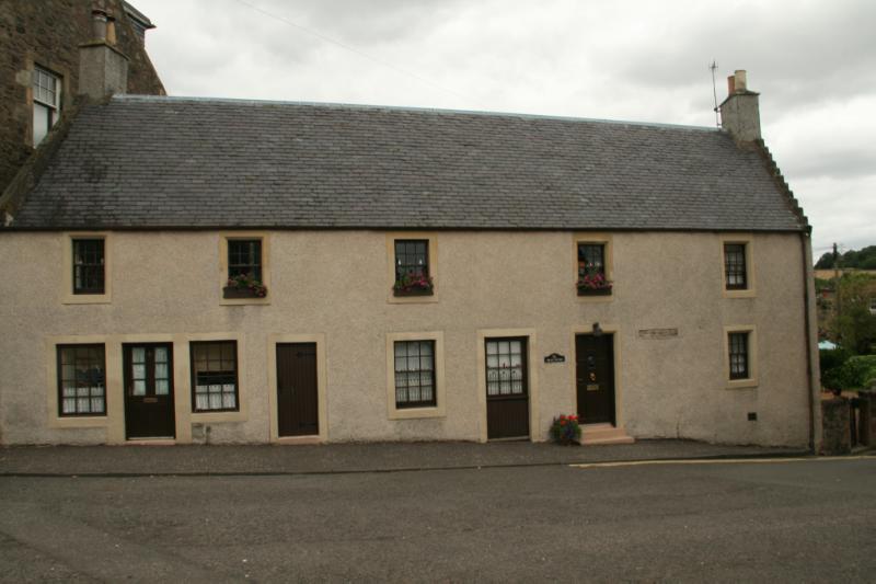 Brae House, 25 and 27 High Street, Auchtermuchty, principal elevation, looking northwest. During daytime with cloudy sky.