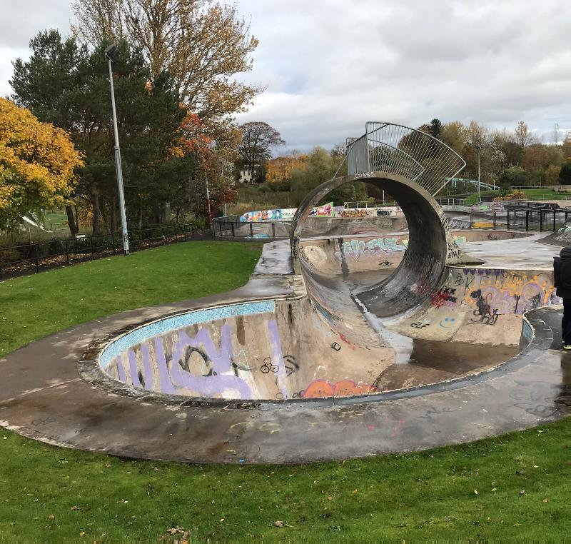 Livingston skatepark – south bowl and full pipe (2015 extension), from southwest, grey sky